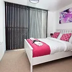 2 Bedroom 2 Bathroom Apartment In Central Milton Keynes With Free Parking And Smart Tv - Contractors, Relocation, Business Travellers