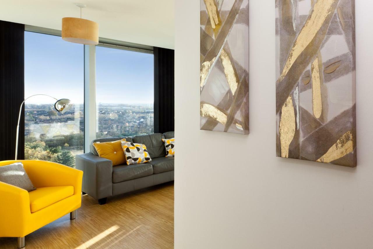 Apartment Smart Stay: 2-bed With Parking *