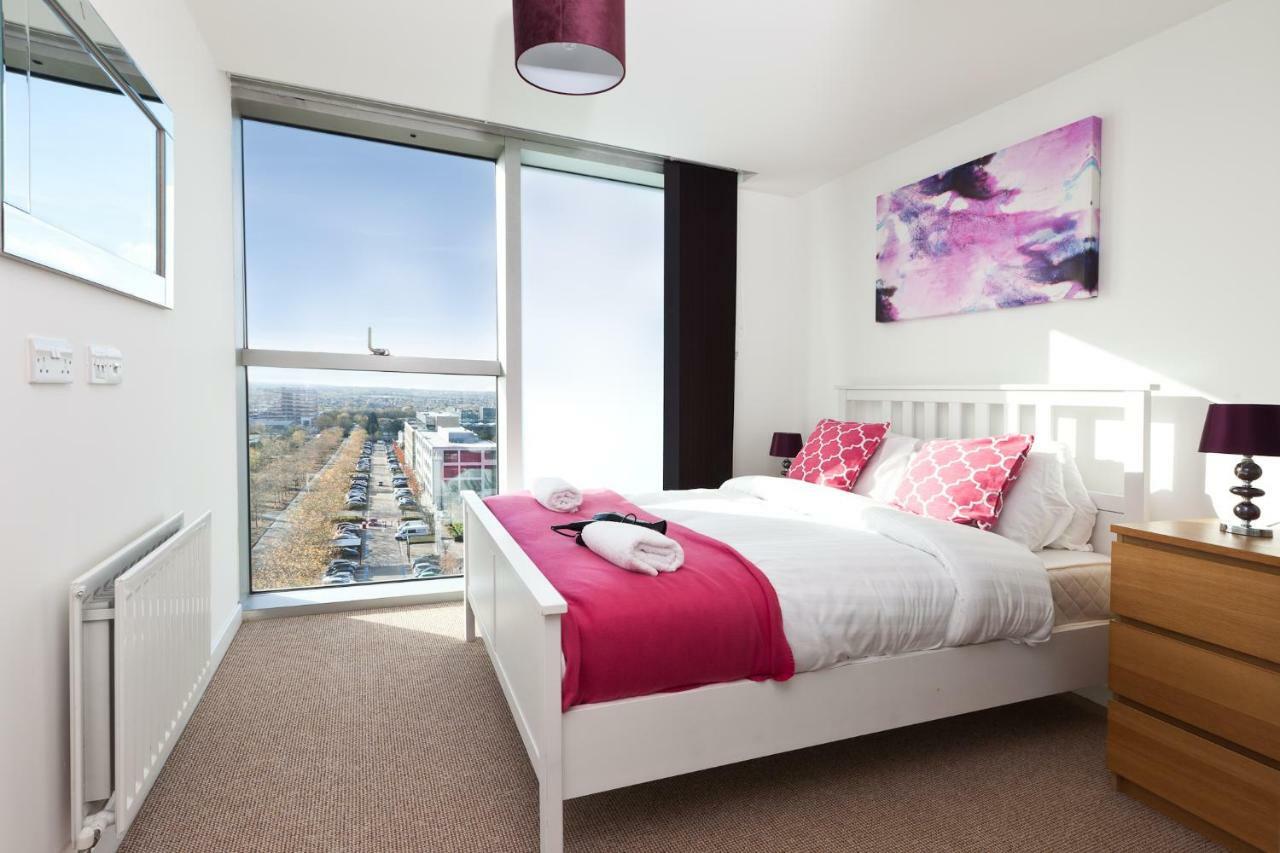Smart Stay: 2-bed With Parking Apartment *