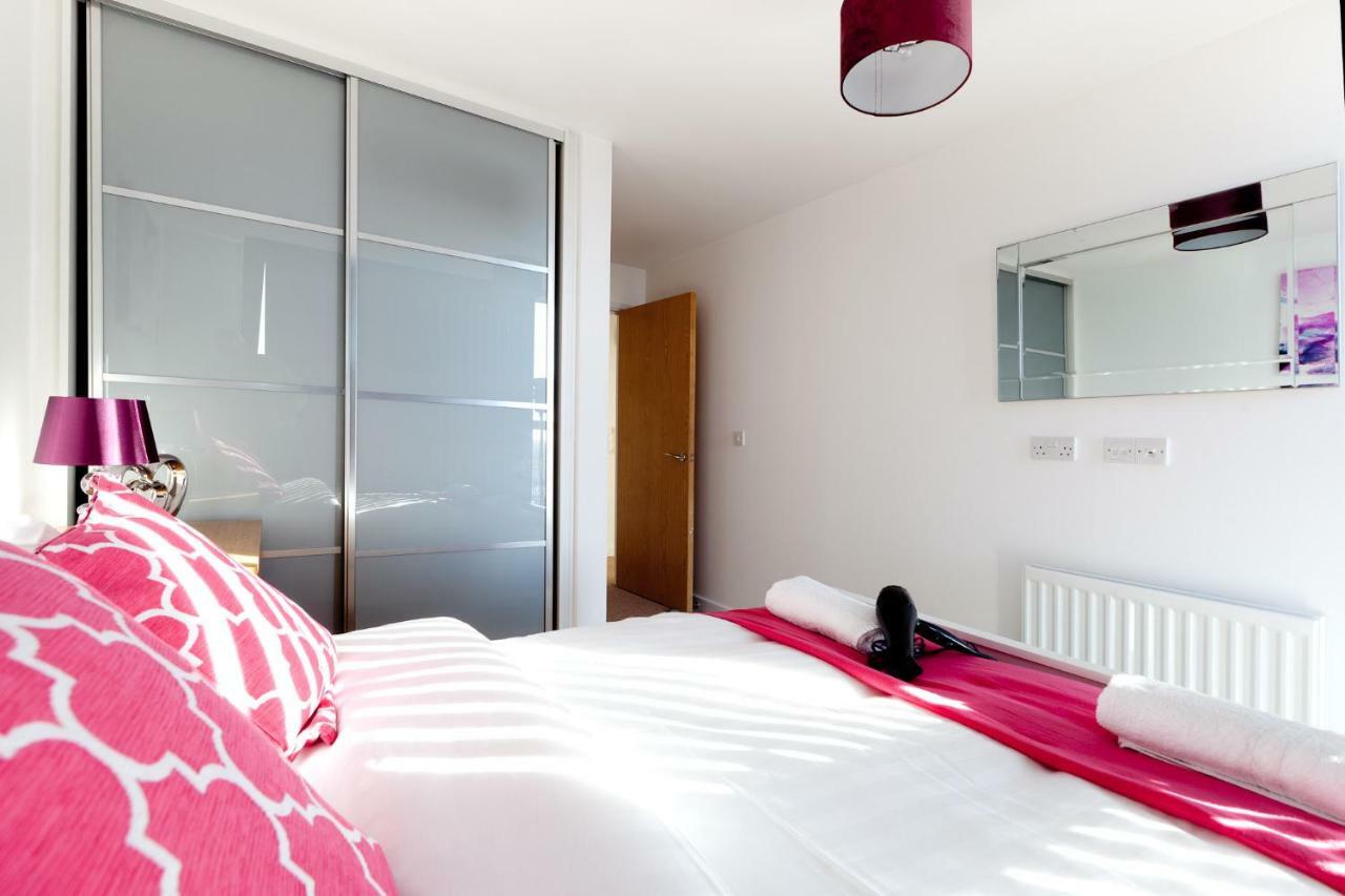 Smart Stay: 2-bed With Parking Apartment *