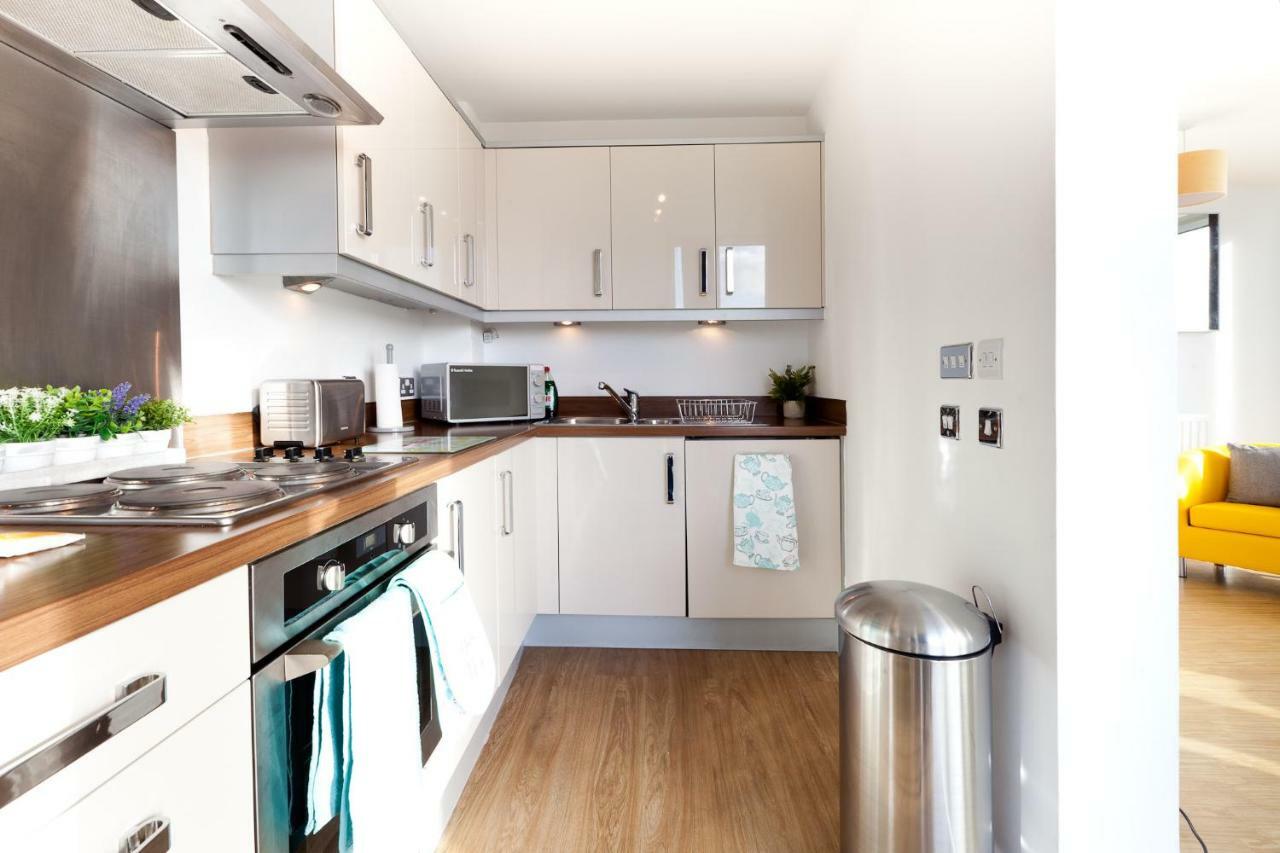 Smart Stay: 2-bed With Parking