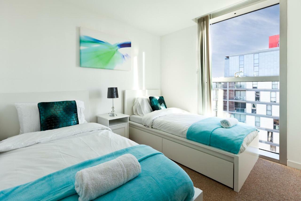 Smart Stay: 2-bed With Parking *