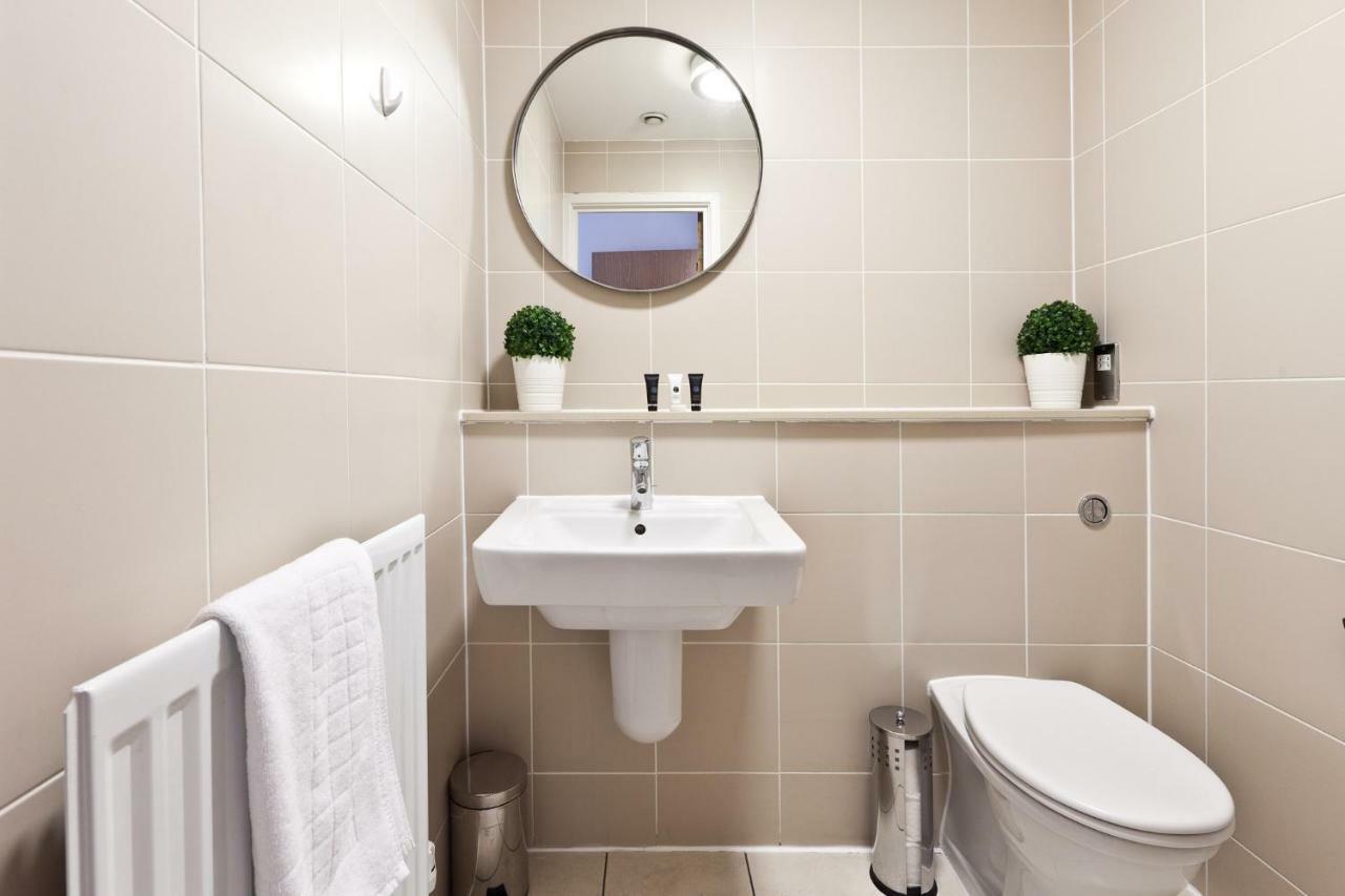 Smart Stay: 2-bed With Parking Apartment Milton Keynes